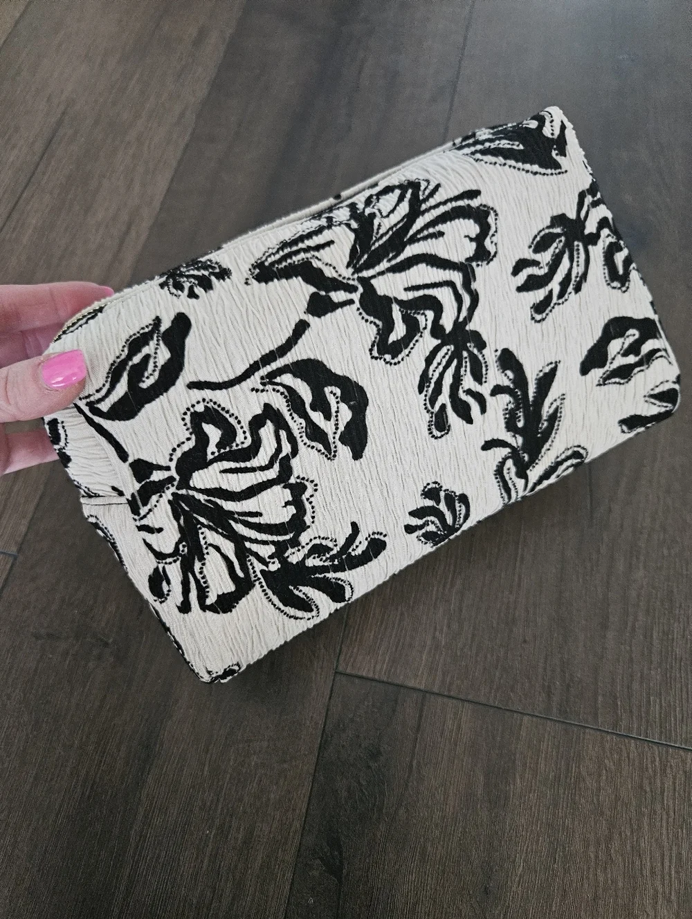 NWT Vince Camuto Black & Cream Floral Cosmetic Bag